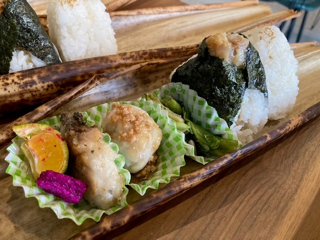 島の食材を使った朝の食卓